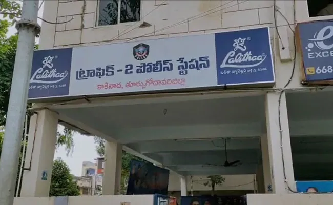 Kakinada: 9వ తరగతి విద్యార్థినిపై అత్యాచారం.. స్కూల్ కరెస్పాండెంటే నిందితుడు.. Kakinada: 9వ తరగతి విద్యార్థినిపై అత్యాచారం.. స్కూల్ కరెస్పాండెంటే నిందితుడు..