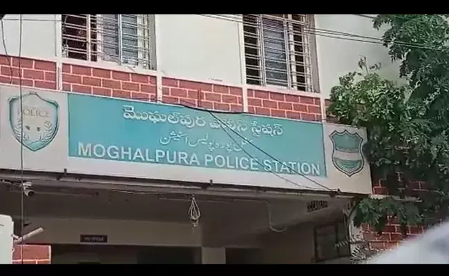 Hyderabad: మైనర్‌ బాలిక కిడ్నాప్‌.. నాలుగు రోజుల క్రితం జరిగిన ఘటనలో పోలీసుల మౌనం..