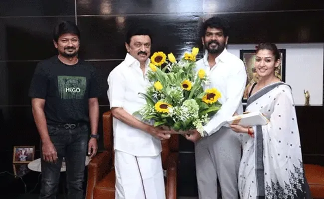 Nayanthara and Vignesh Shivan: సీఎంని పెళ్లికి ఆహ్వానించిన నయన్, విఘ్నేష్.. Nayanthara and Vignesh Shivan: సీఎంని పెళ్లికి ఆహ్వానించిన నయన్, విఘ్నేష్..