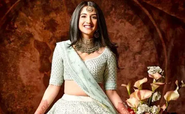 Radhika Merchant: ఎవరీ రాధిక మర్చంట్.. ముఖేష్ అంబానీ కాబోయే కోడలి గురించి ఆసక్తికర విషయాలు.. Radhika Merchant: ఎవరీ రాధిక మర్చంట్.. ముఖేష్ అంబానీ కాబోయే కోడలి గురించి ఆసక్తికర విషయాలు..