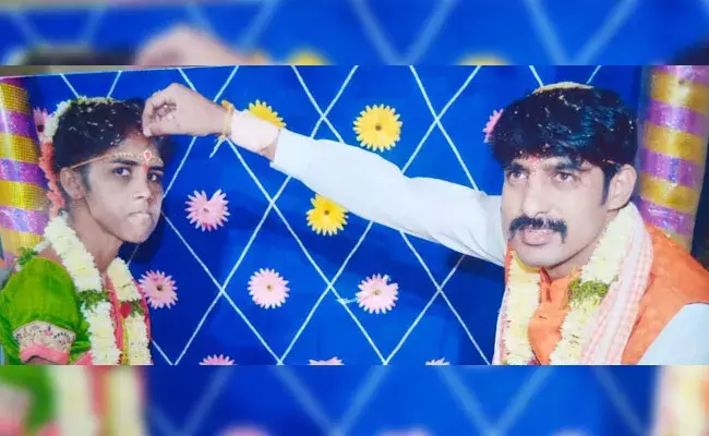 Hyderabad: జూబ్లీహిల్స్లో దారుణం.. భార్యను చంపి, ముక్కలు చేసి డ్రమ్ములో పెట్టిన భర్త.. Hyderabad: జూబ్లీహిల్స్లో దారుణం.. భార్యను చంపి, ముక్కలు చేసి డ్రమ్ములో పెట్టిన భర్త..