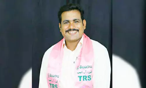 Warangal: వరంగల్‌లో టీఆర్‌ఎస్‌ నేత ఆత్మహత్య.. అప్పుల బాధ భరించలేక..