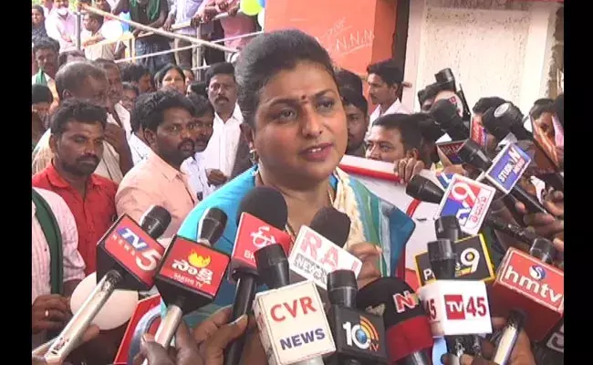 Minister Roja: పవన్ కళ్యాణ్ సినిమాల్లో తప్ప నిజజీవితంలో సీఎం కాలేరు- రోజా Minister Roja: పవన్ కళ్యాణ్ సినిమాల్లో తప్ప నిజజీవితంలో సీఎం కాలేరు- రోజా