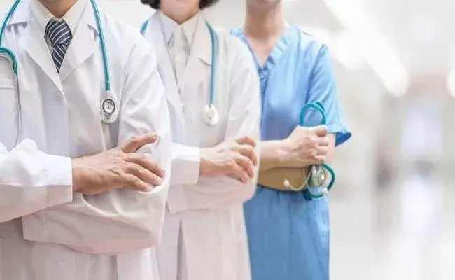 Telangana: తెలంగాణ ప్రభుత్వం కీలక నిర్ణయం.. ప్రభుత్వ వైద్యుల ప్రైవేటు ప్రాక్టీసుపై నిషేధం.. Telangana: తెలంగాణ ప్రభుత్వం కీలక నిర్ణయం.. ప్రభుత్వ వైద్యుల ప్రైవేటు ప్రాక్టీసుపై నిషేధం..