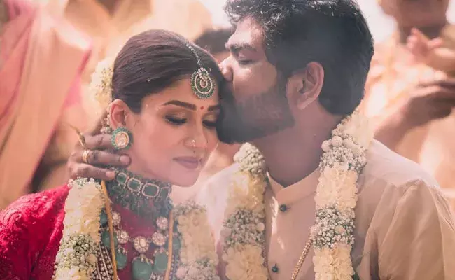 Nayan Vignesh: గ్రాండ్గా నయన్, విగ్నేష్ పెళ్లి.. ఫోటోలు షేర్ చేసిన వరుడు.. Nayan Vignesh: గ్రాండ్గా నయన్, విగ్నేష్ పెళ్లి.. ఫోటోలు షేర్ చేసిన వరుడు..