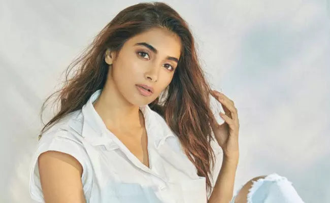 Pooja Hegde: కారణం లేకుండానే అతడు అలా ప్రవర్తించాడు: పూజా హెగ్డే Pooja Hegde: కారణం లేకుండానే అతడు అలా ప్రవర్తించాడు: పూజా హెగ్డే