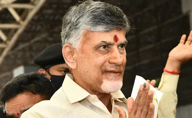 Chandrababu: ప్రకాశం జిల్లా రైతులను సన్మానించిన చంద్రబాబు.. బెదిరింపులను లెక్కచేయకుండా.. Chandrababu: ప్రకాశం జిల్లా రైతులను సన్మానించిన చంద్రబాబు.. బెదిరింపులను లెక్కచేయకుండా..