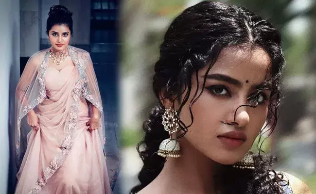 Anupama Parameswaran: ఆ సినిమా ఫస్ట్ డేకు బుర్కాలో సుదర్శన్ థియేటర్కు వెళ్లాను: అనుపమ Anupama Parameswaran: ఆ సినిమా ఫస్ట్ డేకు బుర్కాలో సుదర్శన్ థియేటర్కు వెళ్లాను: అనుపమ