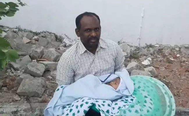 TS TET 2022: తెలంగాణలో టెట్ పరీక్షలు.. ఎగ్జామ్ సెంటర్ల వద్ద ఇవే సీన్లు.. TS TET 2022: తెలంగాణలో టెట్ పరీక్షలు.. ఎగ్జామ్ సెంటర్ల వద్ద ఇవే సీన్లు..