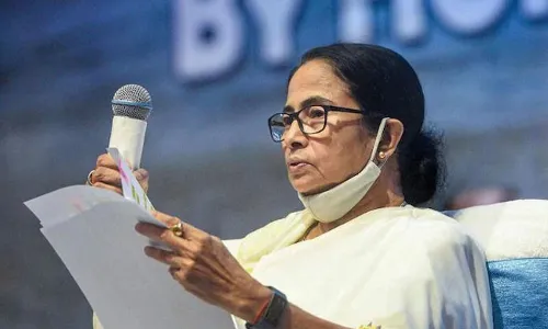 Mamata Banerjee: రాష్ట్రపతి ఎన్నికల నేపథ్యంలో మమతా బెనర్జీ దూకుడు.. 22 పార్టీలకు, సీఎంలకు లేఖ.. Mamata Banerjee: రాష్ట్రపతి ఎన్నికల నేపథ్యంలో మమతా బెనర్జీ దూకుడు.. 22 పార్టీలకు, సీఎంలకు లేఖ..