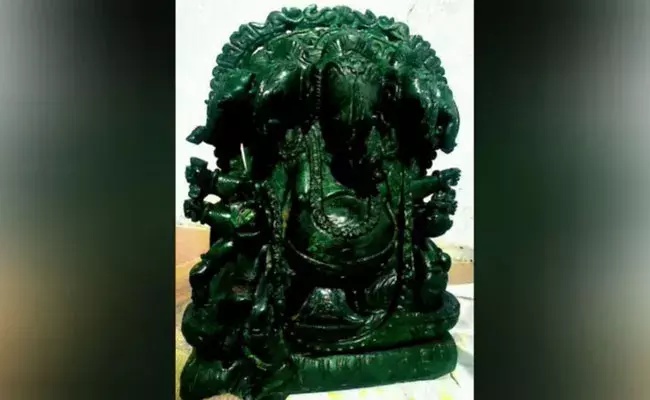 Prakasam: వైసీపీ నేత ఇంట్లో పురాతన మరకత పంచముఖ వినాయక విగ్రహం.. విలువ రూ.25 కోట్లు.. Prakasam: వైసీపీ నేత ఇంట్లో పురాతన మరకత పంచముఖ వినాయక విగ్రహం.. విలువ రూ.25 కోట్లు..