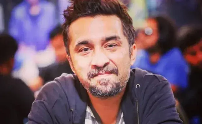 Siddhanth Kapoor: బాలీవుడ్లో మరోసారి డ్రగ్స్ కలకలం.. పోలీసుల అదుపులో స్టార్ హీరోయిన్ సోదరుడు.. Siddhanth Kapoor: బాలీవుడ్లో మరోసారి డ్రగ్స్ కలకలం.. పోలీసుల అదుపులో స్టార్ హీరోయిన్ సోదరుడు..