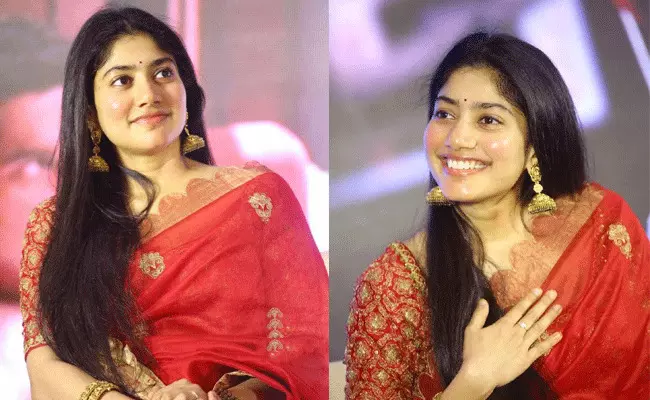 Sai Pallavi: అప్పటి నుంచే అనుకున్నా.. అలాంటి దుస్తులు వేసుకోకూడదని..: సాయి పల్లవి Sai Pallavi: అప్పటి నుంచే అనుకున్నా.. అలాంటి దుస్తులు వేసుకోకూడదని..: సాయి పల్లవి