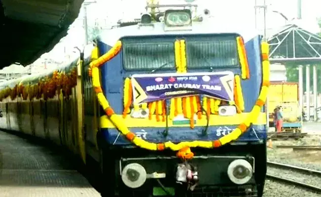 Private Train: దేశంలో తొలిసారిగా ప్రైవేటు రైలు సర్వీస్.. ఎక్కడి నుండి ఎక్కడ వరకు అంటే..? Private Train: దేశంలో తొలిసారిగా ప్రైవేటు రైలు సర్వీస్.. ఎక్కడి నుండి ఎక్కడ వరకు అంటే..?
