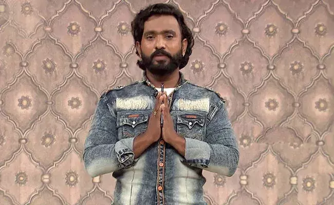 Adhire Abhi: షూటింగ్లో అదిరే అభికి గాయాలు.. చేతికి 15 కుట్లు.. Adhire Abhi: షూటింగ్లో అదిరే అభికి గాయాలు.. చేతికి 15 కుట్లు..