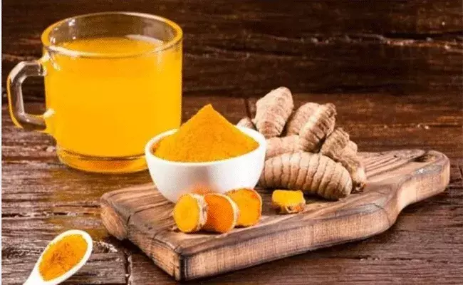 Turmeric Water: పసుపు పాలే కాదు పసుపు నీళ్లు కూడా ప్రయోజనకరం.. రోగనిరోధక శక్తికి.. Turmeric Water: పసుపు పాలే కాదు పసుపు నీళ్లు కూడా ప్రయోజనకరం.. రోగనిరోధక శక్తికి..