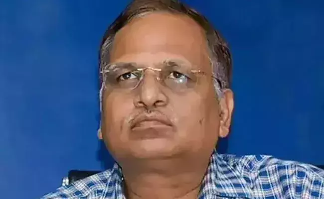 Satyendar Jain: మనీలాండరింగ్ కేసులో మంత్రికి మరో నాలుగు రోజులు జైలు.. Satyendar Jain: మనీలాండరింగ్ కేసులో మంత్రికి మరో నాలుగు రోజులు జైలు..