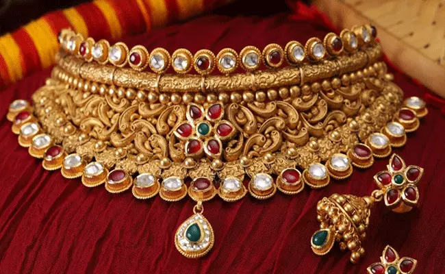 Gold and Silver Rates Today : తగ్గిన బంగారం.. పెరిగిన వెండి ధరలు.. Gold and Silver Rates Today : తగ్గిన బంగారం.. పెరిగిన వెండి ధరలు..