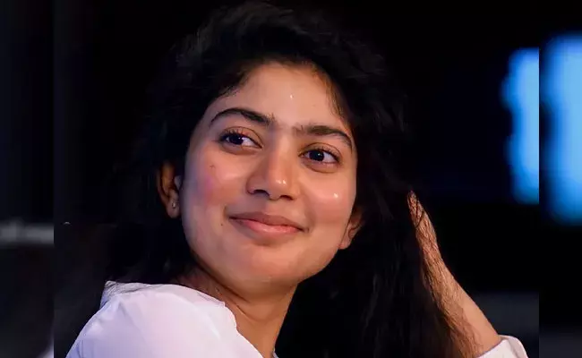 Sai Pallavi: సాయిపల్లవిపై కేసు నమోదు.. హిందువుల మనోభావాలను దెబ్బతీసిందంటూ.. Sai Pallavi: సాయిపల్లవిపై కేసు నమోదు.. హిందువుల మనోభావాలను దెబ్బతీసిందంటూ..