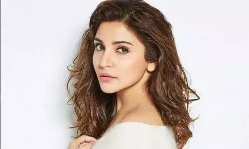 Anushka Sharma: అనుష్క శర్మ మళ్లీ ప్రెగ్నెంటా..? బాలీవుడ్లో వైరల్ అవుతున్న రూమర్స్.. Anushka Sharma: అనుష్క శర్మ మళ్లీ ప్రెగ్నెంటా..? బాలీవుడ్లో వైరల్ అవుతున్న రూమర్స్..