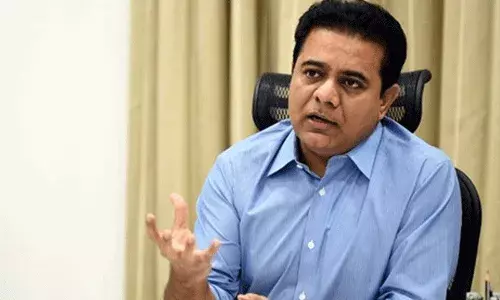 KTR Tweet: నిరుద్యోగ సంక్షోభానికి సూచిక.. స్టేషన్ లో నిరసనకారుల ఆందోళన: కేటీఆర్ ట్వీట్