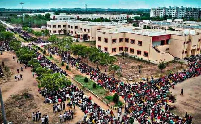 Basara IIIT Campus: ఆగని నిరసనలు.. బాసర ట్రిపుల్ ఐటీ విద్యార్థులకు అండగా నాయకులు.. Basara IIIT Campus: ఆగని నిరసనలు.. బాసర ట్రిపుల్ ఐటీ విద్యార్థులకు అండగా నాయకులు..