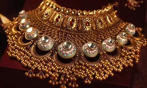 Gold and Silver Rates Today : స్వల్పంగా పెరిగిన బంగారం, భారీగా తగ్గిన వెండి ధరలు..