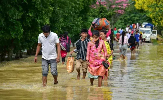 Assam: అసోంలో వరదలు.. 62కి చేరిన మృతుల సంఖ్య.. 30 లక్షల మందిపై.. ఎఫెక్ట్ Assam: అసోంలో వరదలు.. 62కి చేరిన మృతుల సంఖ్య.. 30 లక్షల మందిపై.. ఎఫెక్ట్