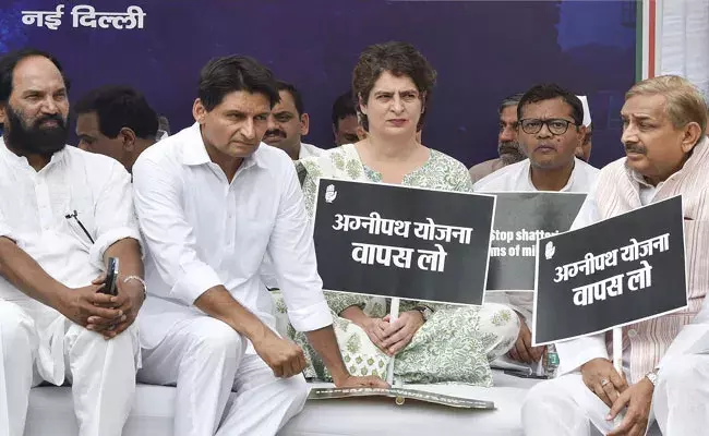 Congress: యువతకు తోడుగా కాంగ్రెస్.. అగ్నిపథ్‌కు వ్యతిరేకంగా నిరసనలు..