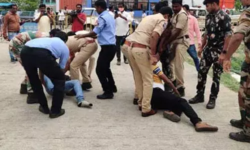 Basara IIIT Campus: బాసరలో ట్రిపుల్ ఐటిలో కొనసాగుతున్న ఆందోళన.. 24 గంటల నిరసన దీక్షకు పిలుపు..