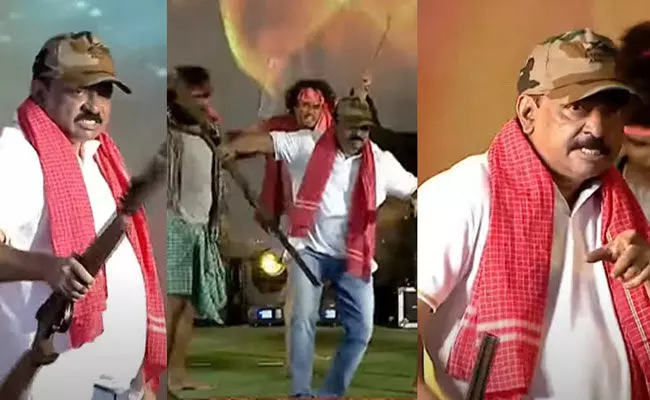 RGV: స్టేజ్పై ఆర్జీవీ డ్యాన్స్.. గద్దర్ పాటతో అదరగొట్టారుగా..! RGV: స్టేజ్పై ఆర్జీవీ డ్యాన్స్.. గద్దర్ పాటతో అదరగొట్టారుగా..!
