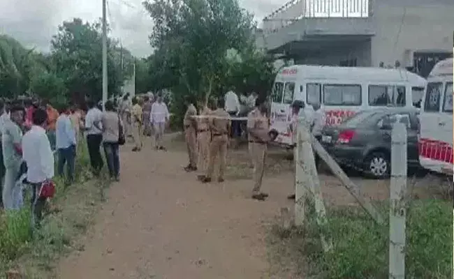Maharastra: షాకింగ్.. ఆ ఇంట్లో తొమ్మిది మృతదేహాలు.. ఆత్మహత్యగా అనుమానాలు.. Maharastra: షాకింగ్.. ఆ ఇంట్లో తొమ్మిది మృతదేహాలు.. ఆత్మహత్యగా అనుమానాలు..