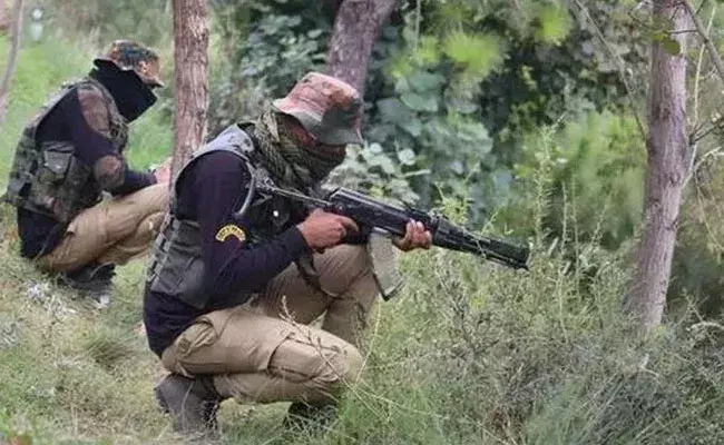 Kupwara: కుప్వారాలో ఎన్కౌంటర్.. నలుగురు ఉగ్రవాదులు హతం.. కొనసాగుతోన్నసెర్చ్ ఆపరేషన్.. Kupwara: కుప్వారాలో ఎన్కౌంటర్.. నలుగురు ఉగ్రవాదులు హతం.. కొనసాగుతోన్నసెర్చ్ ఆపరేషన్..