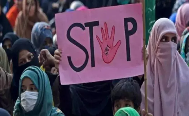 Pakistan: మహిళలపై పెరుగుతున్న అఘాయిత్యాలు.. అందుకే ఆ ప్రాంతంలో ఎమర్జెన్సీ.. Pakistan: మహిళలపై పెరుగుతున్న అఘాయిత్యాలు.. అందుకే ఆ ప్రాంతంలో ఎమర్జెన్సీ..