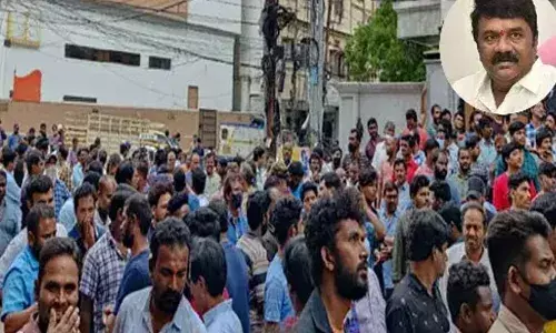 Tollywood: ముగిసిన సినీ కార్మికుల సమ్మె.. రేపటి నుంచి యథావిధిగా షూటింగ్‌లు..