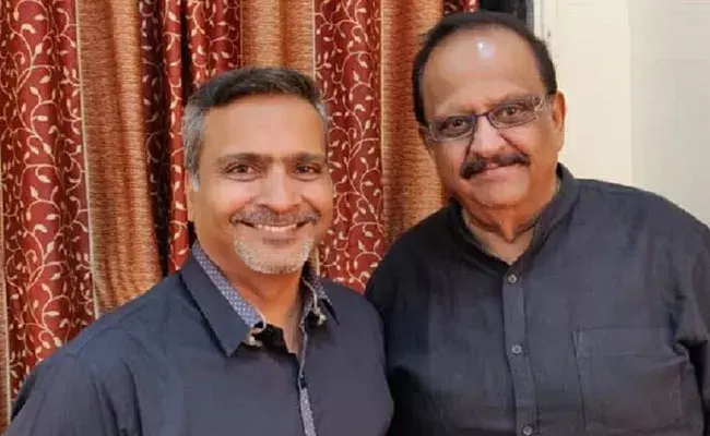 SP Charan: హీరోయిన్తో క్లోజ్గా ఎస్పీబీ తనయుడి ఫోటో.. త్వరలో పెళ్లంటూ రూమర్స్.. SP Charan: హీరోయిన్తో క్లోజ్గా ఎస్పీబీ తనయుడి ఫోటో.. త్వరలో పెళ్లంటూ రూమర్స్..