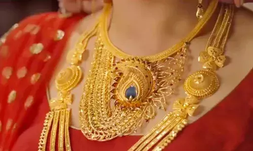 Gold and Silver Rates Today : భారీగా తగ్గిన బంగారం, స్వల్పంగా తగ్గిన వెండి ధరలు..