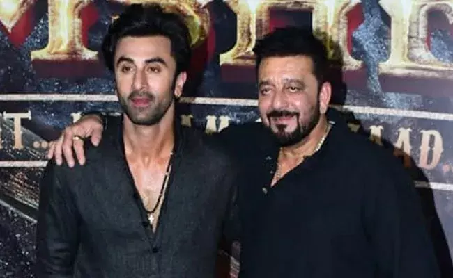 Ranbir Kapoor : షంషేరా ట్రైలర్ లాంచ్కు ముందు రణబీర్ కారుకు ప్రమాదం.. Ranbir Kapoor : షంషేరా ట్రైలర్ లాంచ్కు ముందు రణబీర్ కారుకు ప్రమాదం..