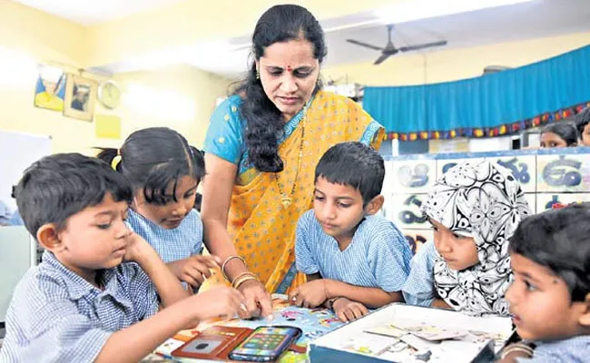 Telangana Teachers: తెలంగాణలో టీచర్ల ఆస్తుల ప్రకటన చేయాలన్న ఆదేశాలు రద్దు.. Telangana Teachers: తెలంగాణలో టీచర్ల ఆస్తుల ప్రకటన చేయాలన్న ఆదేశాలు రద్దు..