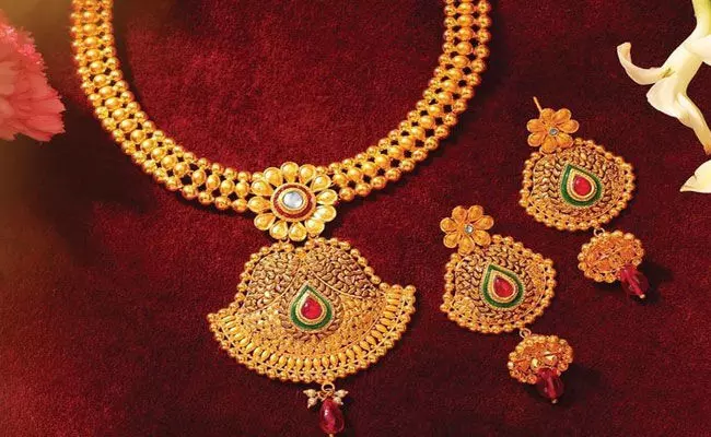 Gold and Silver Rates Today : పెరిగిన బంగారం, తగ్గిన వెండి ధరలు.. Gold and Silver Rates Today : పెరిగిన బంగారం, తగ్గిన వెండి ధరలు..