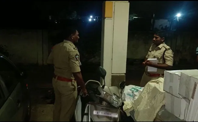 Anakapalle: అనకాపల్లిలో డాక్టర్ అనుమానాస్పద మృతి.. అపార్ట్మెంట్ సెల్లార్లో.. Anakapalle: అనకాపల్లిలో డాక్టర్ అనుమానాస్పద మృతి.. అపార్ట్మెంట్ సెల్లార్లో..