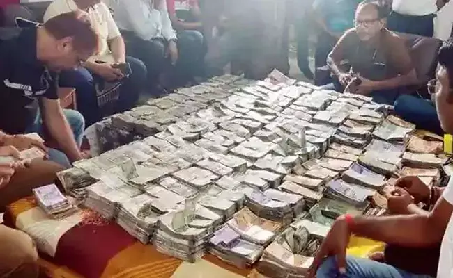 Bihar: డ్రగ్ ఇన్‌స్పెక్టర్ ఇంట్లో సోదాలు.. కళ్లు చెదిరే డబ్బుతో పాటు మరెన్నో..