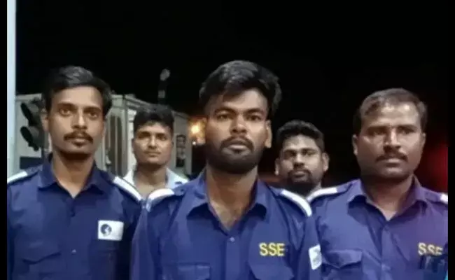 Nagarkurnool: టోల్‌ప్లాజా వద్ద యువకుల వీరంగం.. సిబ్బందిపై దాడి..