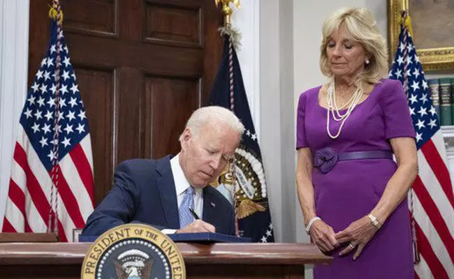 America: అమెరికా అధ్యక్షుడు జోబైడెన్ కీలక నిర్ణయం.. కాల్పుల మోతకు ఇక చెక్.. America: అమెరికా అధ్యక్షుడు జోబైడెన్ కీలక నిర్ణయం.. కాల్పుల మోతకు ఇక చెక్..