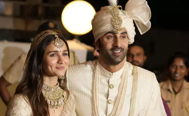 Ranbir Kapoor: రణభీర్ ఫేవరెట్ హీరోయిన్ ఆలియా కాదట.. మరి ఎవరంటే..? Ranbir Kapoor: రణభీర్ ఫేవరెట్ హీరోయిన్ ఆలియా కాదట.. మరి ఎవరంటే..?