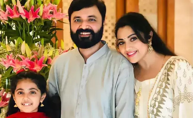 Actress Meena: నటి మీనా భర్త మృతికి పావురాలే కారణమా!! Actress Meena: నటి మీనా భర్త మృతికి పావురాలే కారణమా!!