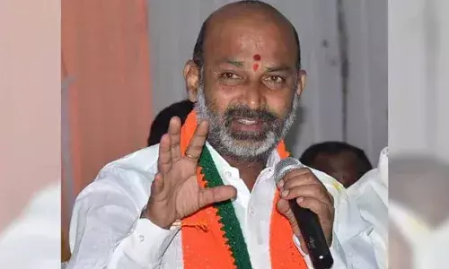 Bandi Sanjay: కేసీఆర్ స్థాయి మరచి మాట్లాడుతున్నారు: బండి సంజయ్ Bandi Sanjay: కేసీఆర్ స్థాయి మరచి మాట్లాడుతున్నారు: బండి సంజయ్