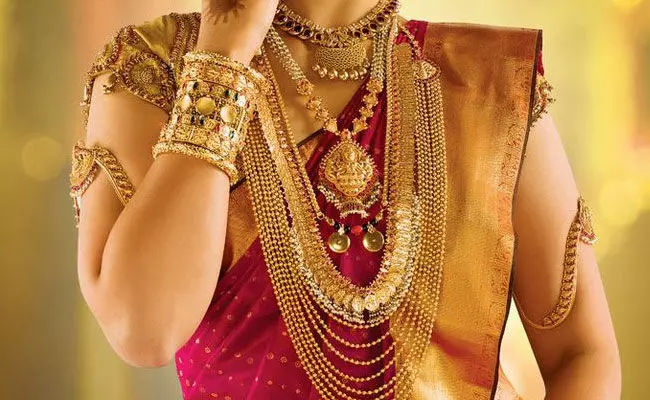Gold and Silver Rates Today : పెరిగిన బంగారం, తగ్గిన వెండి ధరలు.. ఈ రోజు మార్కెట్లో ఈ విధంగా.. Gold and Silver Rates Today : పెరిగిన బంగారం, తగ్గిన వెండి ధరలు.. ఈ రోజు మార్కెట్లో ఈ విధంగా..