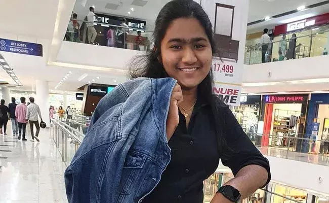 NTR District: సాఫ్ట్వేర్ ఇంజనీర్ ఆత్మహత్య.. చనిపోయే ముందు తల్లికి మెసేజ్.. NTR District: సాఫ్ట్వేర్ ఇంజనీర్ ఆత్మహత్య.. చనిపోయే ముందు తల్లికి మెసేజ్..