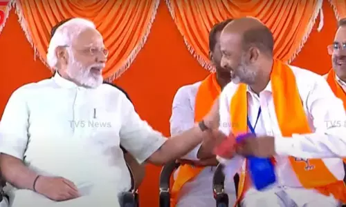 BJP Meeting: బండి సంజయ్‌ను భుజం తట్టి మెచ్చుకున్న ప్రధాని మోదీ..